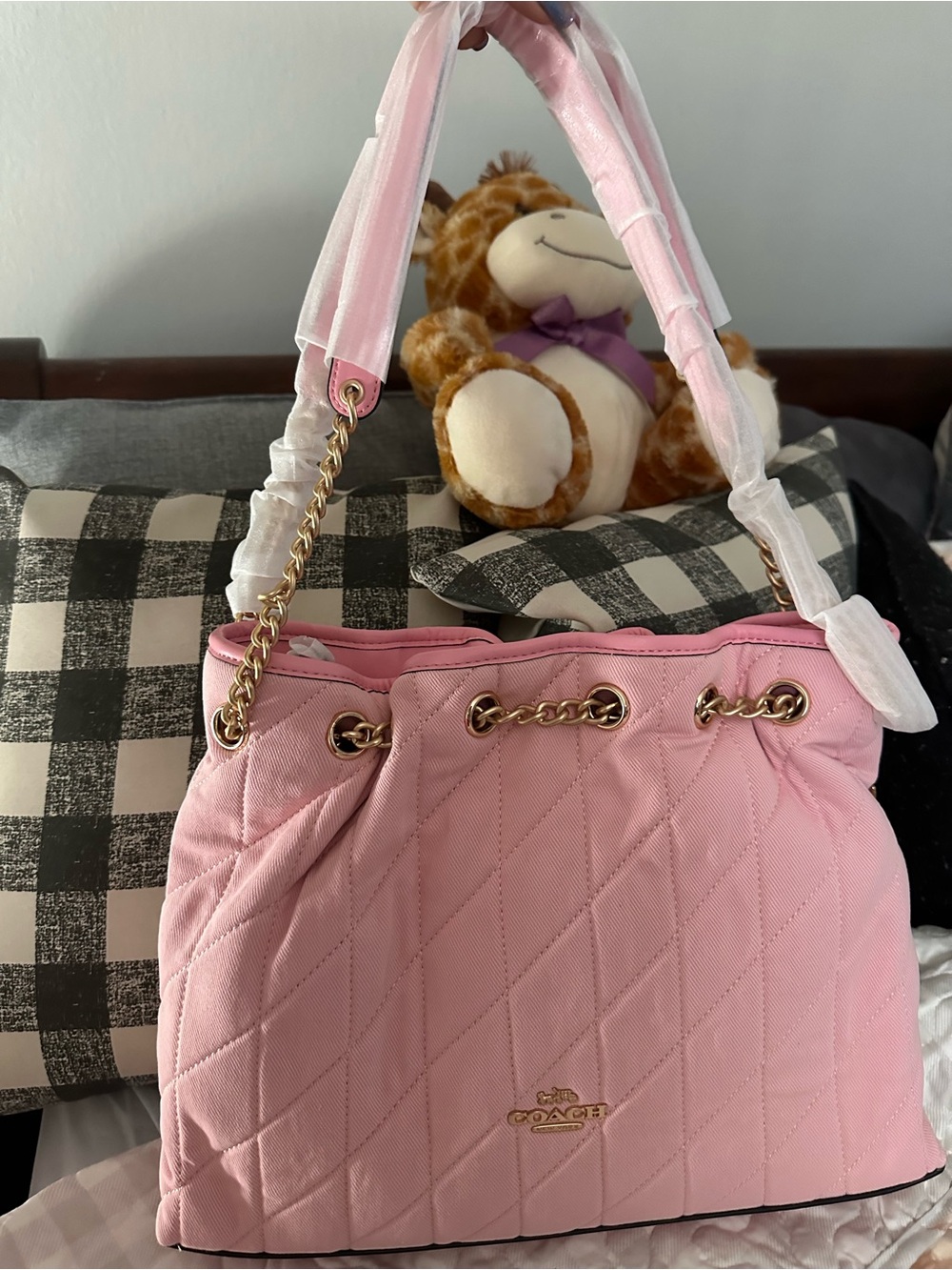 Quilted Pink Chain-Handle Tote Bag.  Beautiful Desing boutique.  Not authenticI